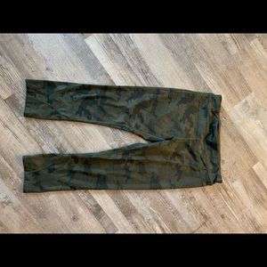 Lululemon camp crop leggings